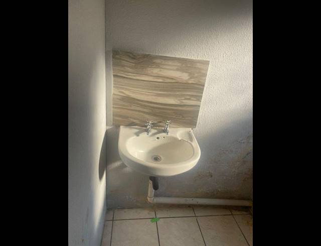 2 BEDROOM PROPERTY TO RENT IN LOTUS GARDENS